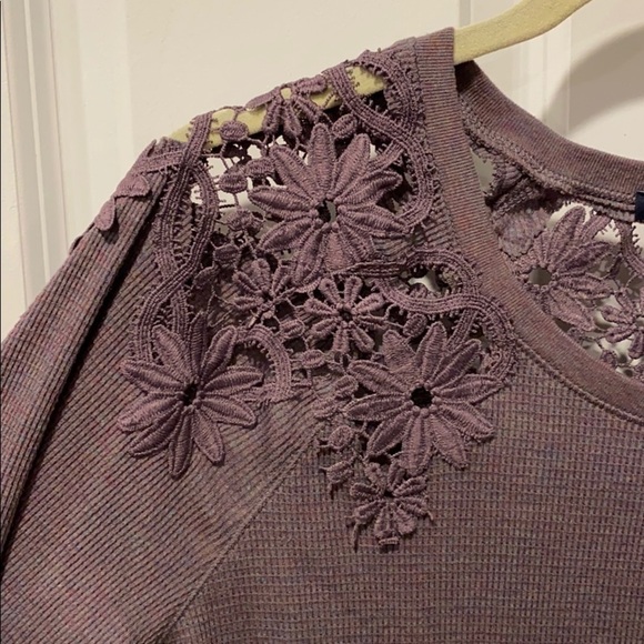 AEO Embroidered Waffle Long Sleeve NWT - Picture 3 of 13